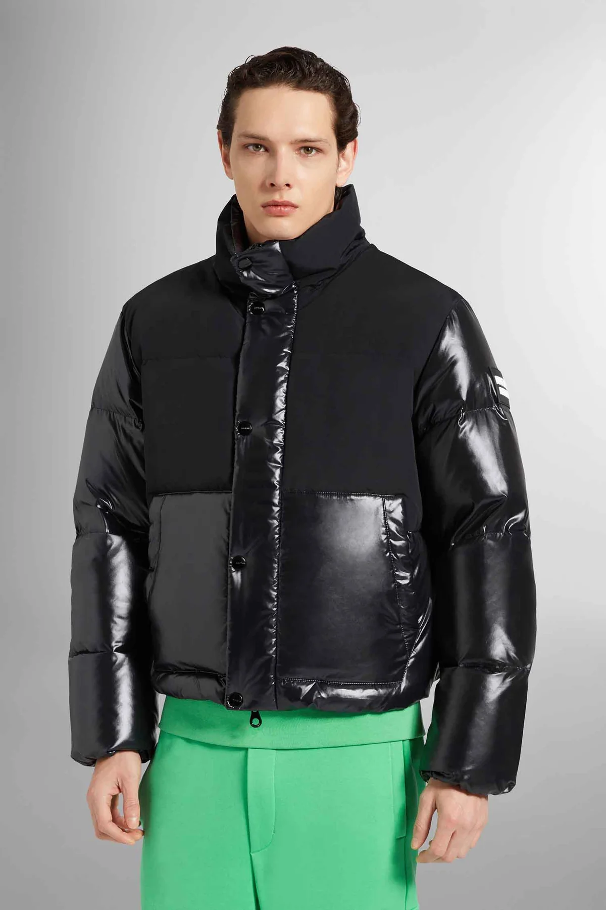 222-VUDJ07626K0001_BKS_2_1200x1800