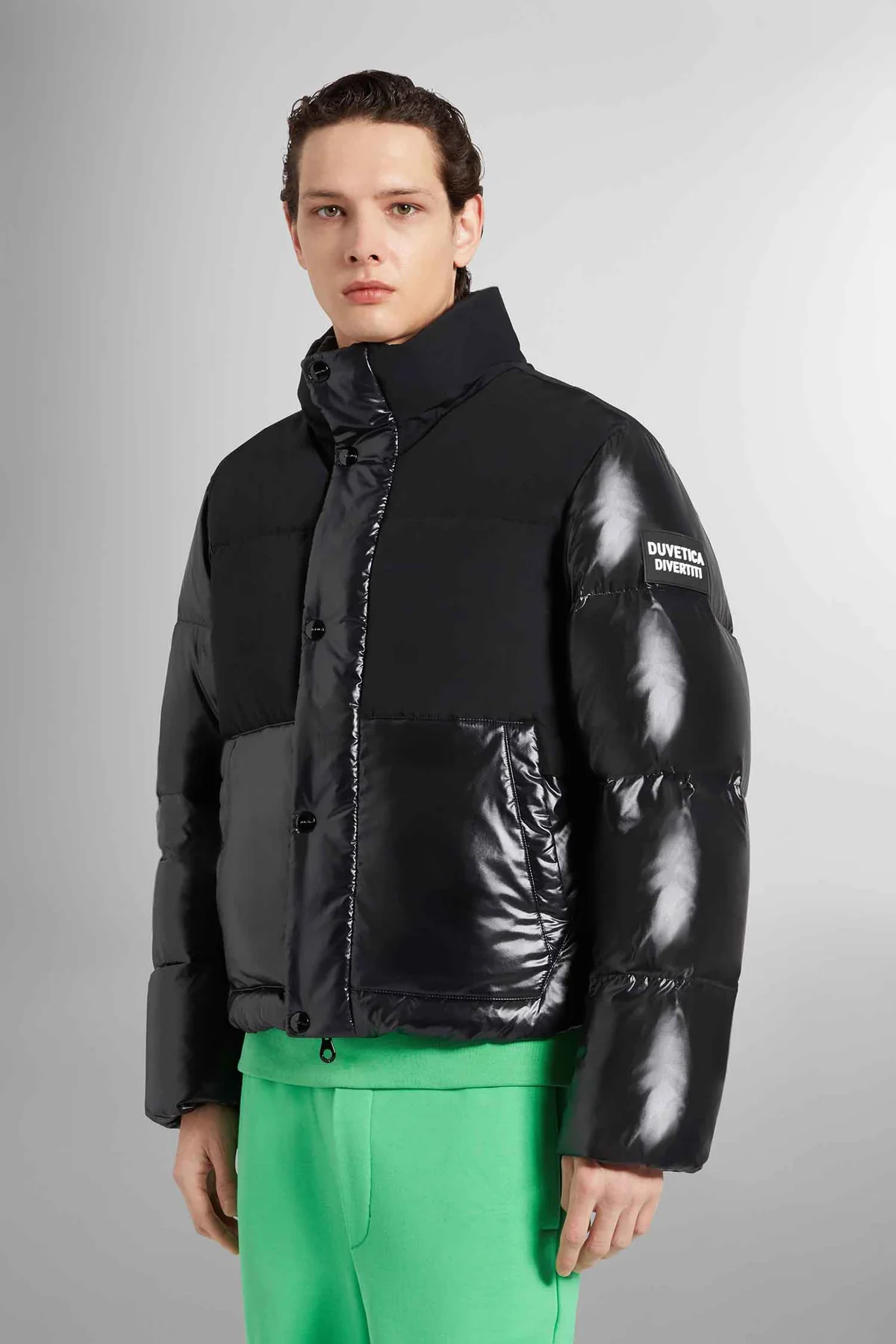 222-VUDJ07626K0001_BKS_3_1200x1800