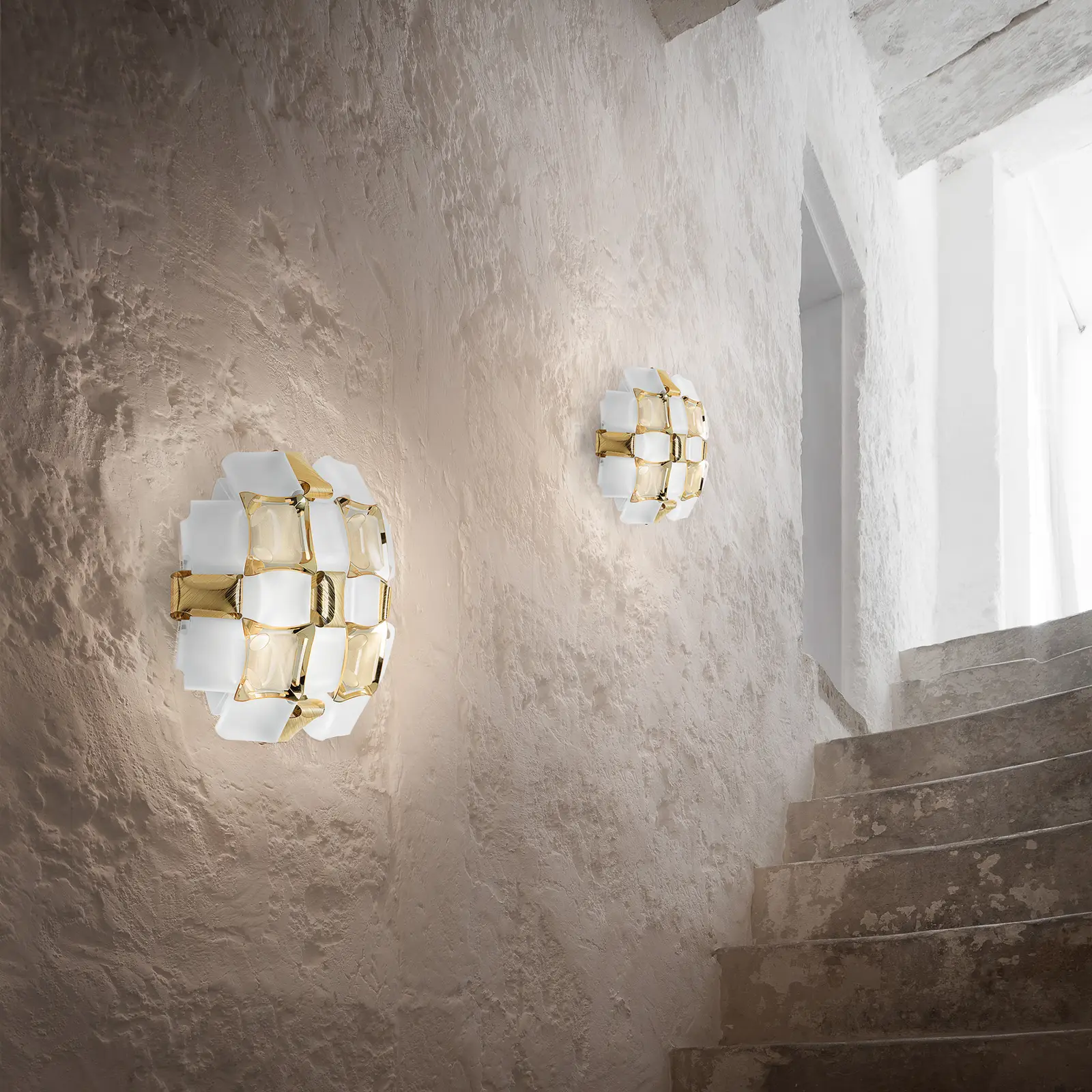 slamp-mida-wandlamp-32x32-cm-goud-wit (5)